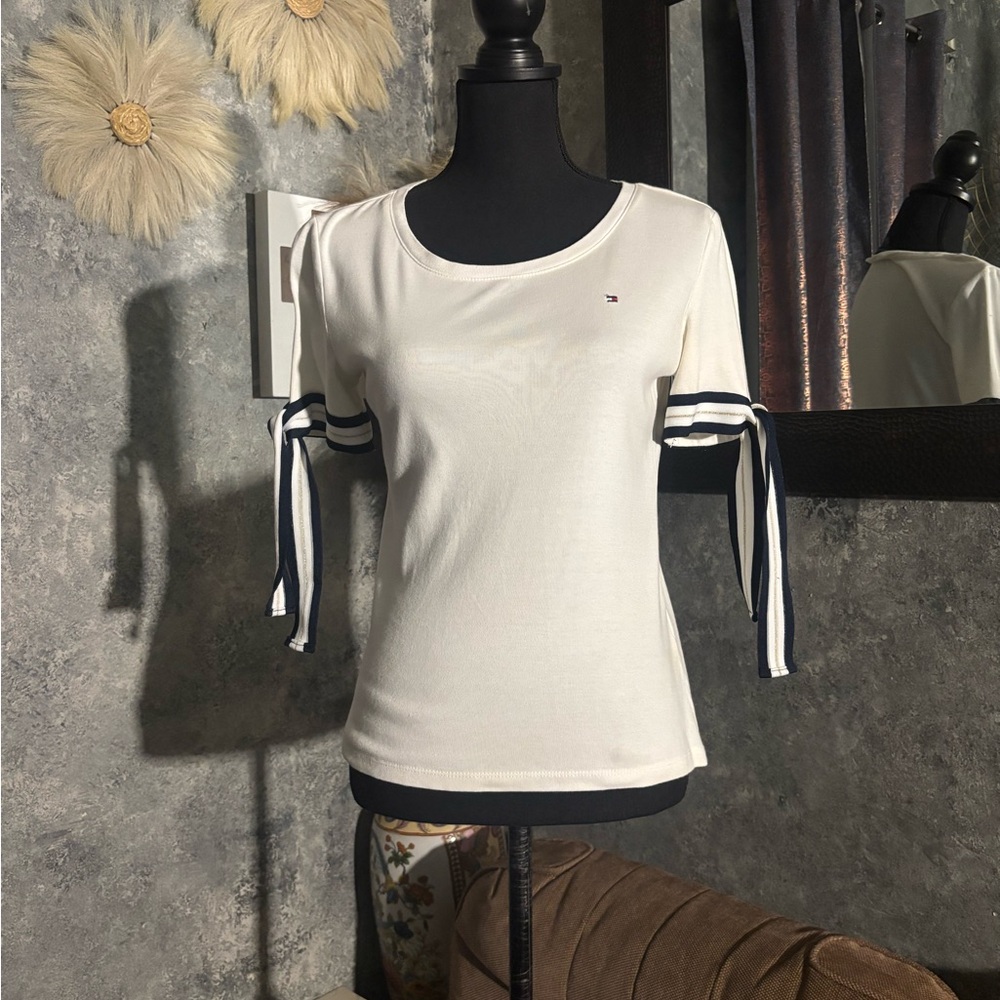 Tommy Hilfiger White Short Sleeve Tee with Navy Trim Ties